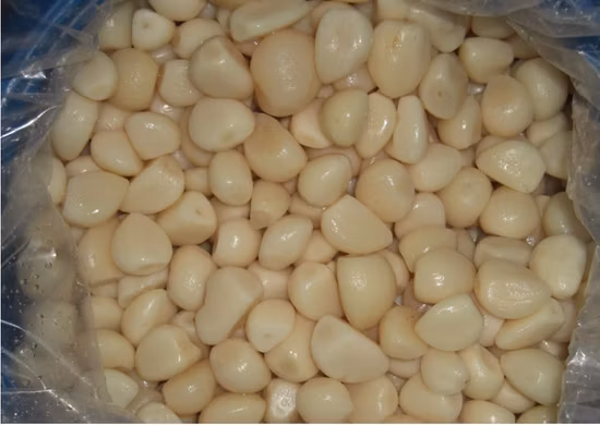 Aglio marinato in salamoia di alta qualità confezionato in vasetti di vetro